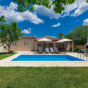 Holiday Home Vrt by Interhome