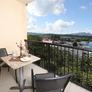 Spacious Mountain Condo in the Middle of Pigeon Forge
