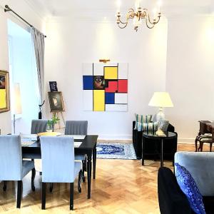 MONDRIAN Luxury Apartments Old Town