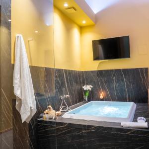 ETNEA Suite 270