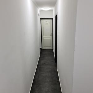 Shop 23