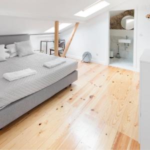 Room Lusíadas with private bathroom