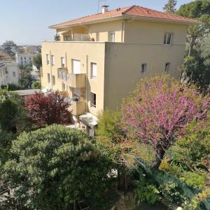 Villa Soraya , quiet location with big garden near beach and old town of NICE