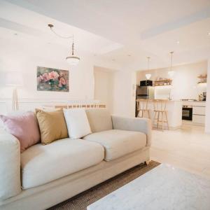 Recoleta White Home