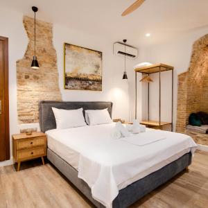 Curcumelli Luxury Suites - Portoni 1