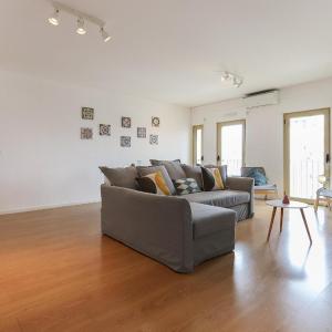 Modern & Bright Avenidas Novas by Homing