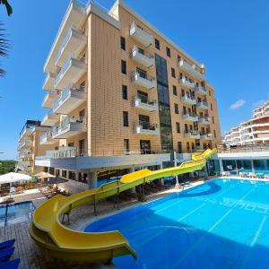 2-Bedroom Sleeps 4 Free Parking