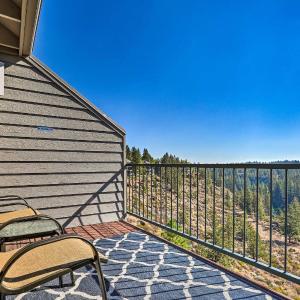 Hiking Trail and Hot Tub Access Bend Condo with Deck