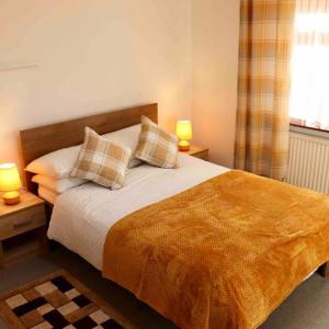Cheerful 2 bedroom residential home - Free parking