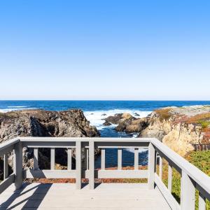 Oceanfront Sanctuary - Private Cove Deck Grill