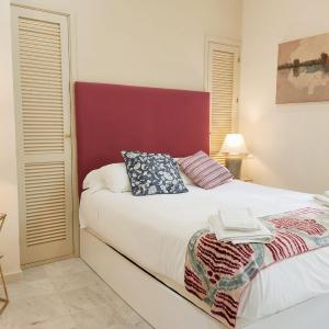 HomeySeville-Bright Apartment at Santa Cruz 4 pax, Parking Optional