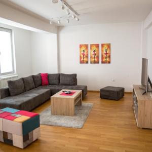 Three Bedroom Apartment Near City Center