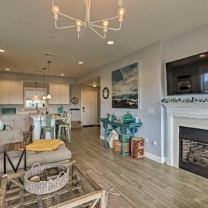 Hampton Condo with Balconies 1 Block to Beach!