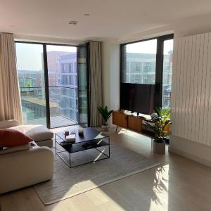 Royal Wharf by the Thames