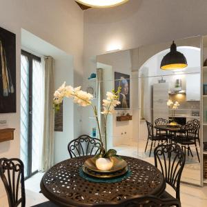 Giulia apartment-Rental in Rome