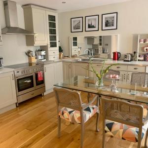 Stylish City Centre Apartment