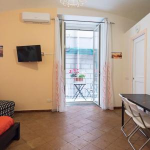 Napoli centro apartment A balcony in the heart of naples