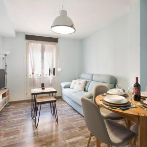 Sky is blue Granada with private parking included