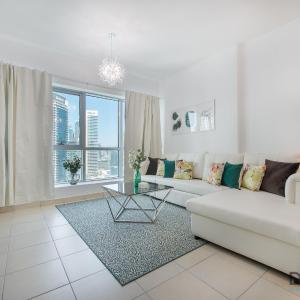 Full Marina and Ain Dubai Wheel View 1BR at The Point Dubai Marina by Deluxe Holiday Homes