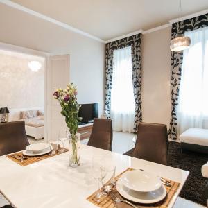 Parliament Luxury Apartment