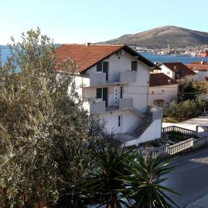 Holiday apartment in Okrug Gornji with terrace, air conditioning, WiFi, washing machine 5059-3