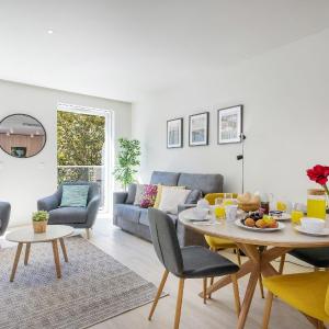 Stylish Apt in Liberdade with Parking by LovelyStay