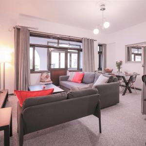 Modern 2 Bedroom Apartment Next to Metro - Marousi