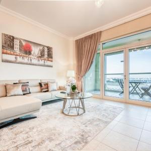 Distinctive 1 BR at Shoreline 5 Palm Jumeirah by Deluxe Holiday Homes