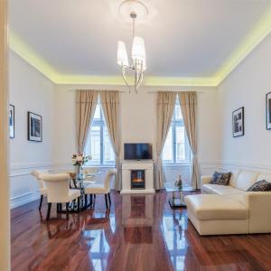 Music Academy Bedroom Suite Café Vian Apartman Kft