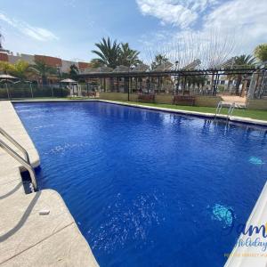 Sunny Townhouse Near Zenia & Pools EB4
