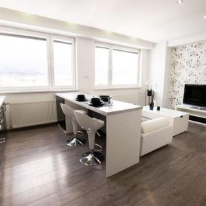Apartmán pri nemocnici s parkovaním a výhľadom na hory