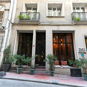 No11 Hotel & Apartments