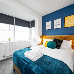 The Mount 7 bed house Sleeps 14 ENSUITE Free HS WIFI TVs in rooms CITY CENTRE Inspire Homes
