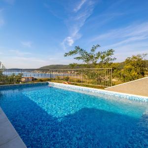 Apartment in Supetarska Draga with sea view, balcony, air conditioning, WiFi 3321-1