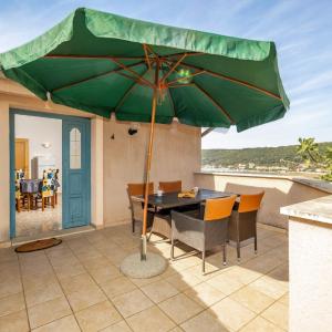 Apartment in Supetarska Draga with sea view, balcony, air conditioning, WiFi 3321-4