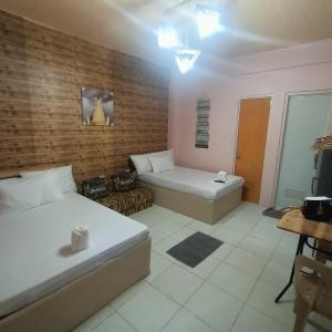 DJCI Apartelle Walk to Robinson & NE Pacific Mall 3 Min to SM Cabanatuan