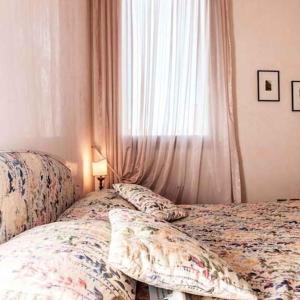 Elegant Apartment with Lift in 17th-Century Palace, Walk to St Marks Square