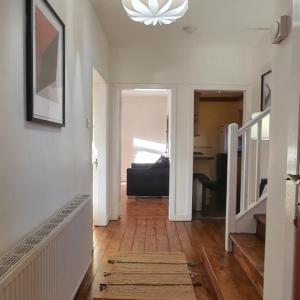 Large 3 Bed Apartment Glasgow West End Free Parking & Electric Vehicle point