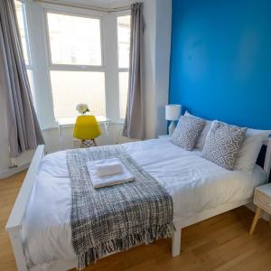 Spacious 5 Bed House, perfect for groups, great location