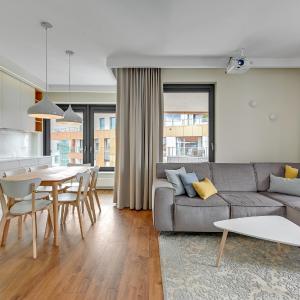 Premium Family & Business Old Town Riverside Apartment with parking