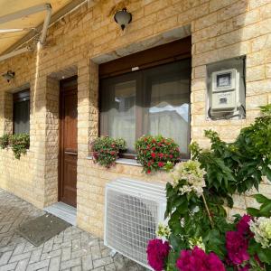 LEONORA’S APARTMENT