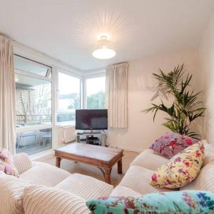 Spacious Two Double Bedroom Flat