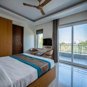 The Palms Inn I Near Medanta Medicity I Sec-38