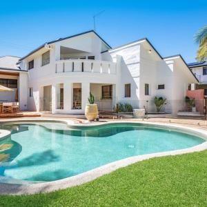 Le Dog Beach Club - chic home with pool