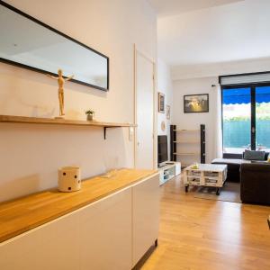 Apartment 10 minutes from the tram and the sea