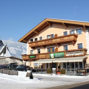 Stylish Flats in Uderns near Ski Lifts