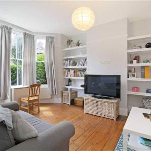 Rustic Garden House in the Heart of East London