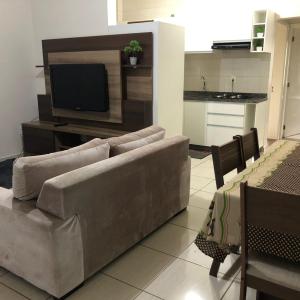 Apt 101 completo, ótima localização.