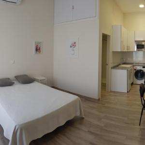 Modern studio near the port and beach