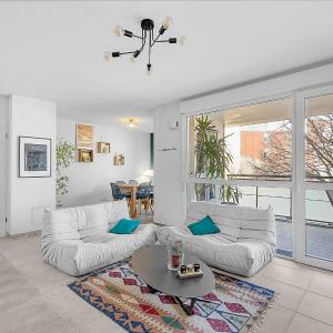 Beautiful And Spacious Apt At 19 Min From Downtown